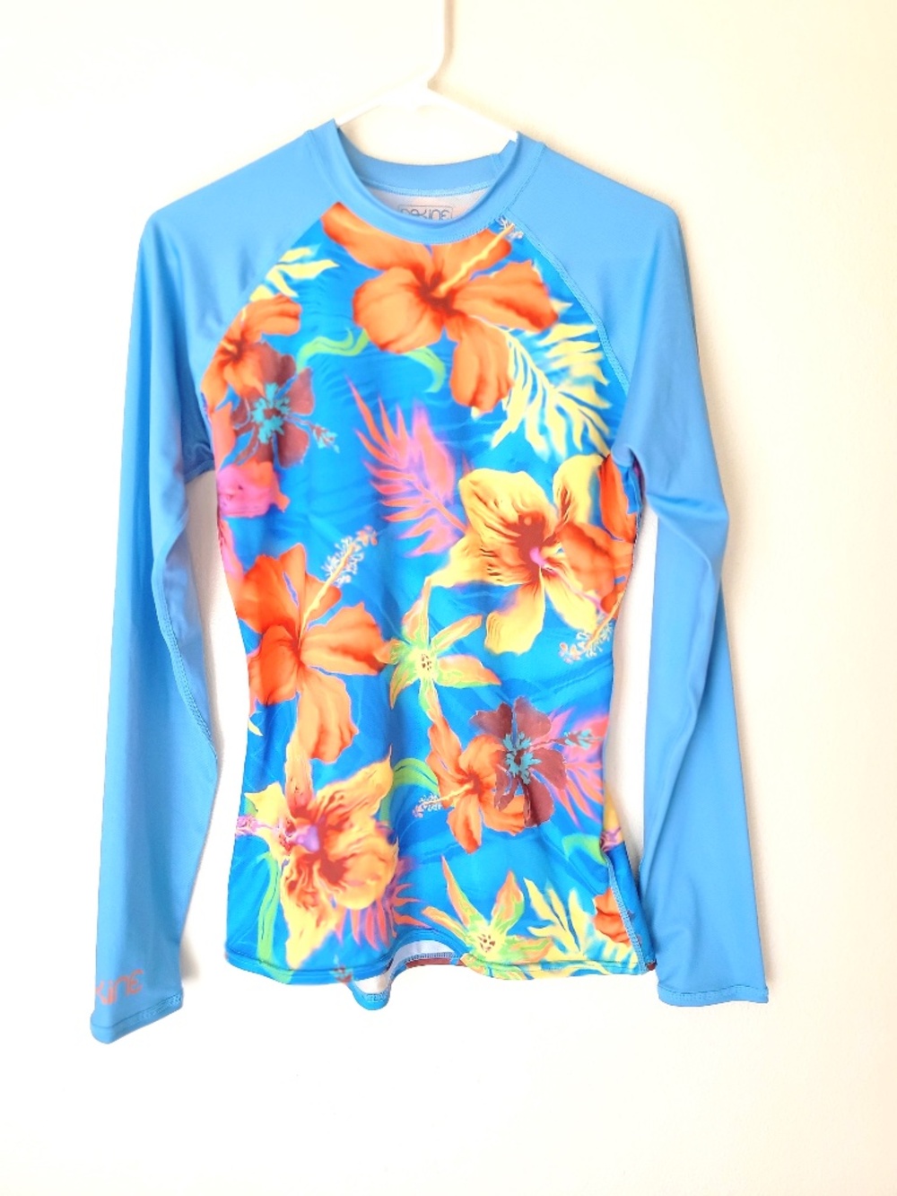 NWOT Dakine Rash Guard UPF 50 - M